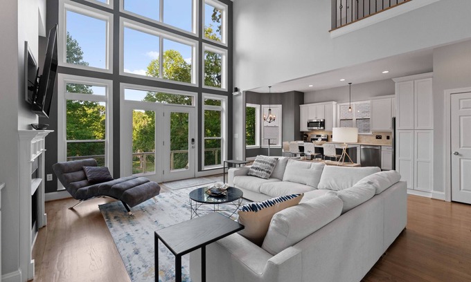 Mooresville House | Luxurious & Private Lake Front Home! Renovated! Close to shopping & restaurants