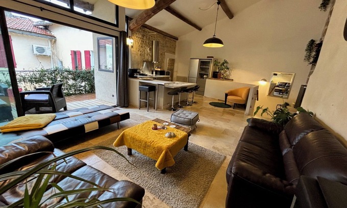 Eyragues Apartment | Luxurious Provencal apartment, charming terrace & calm. Village center Eyragues