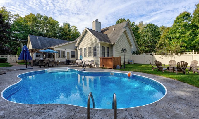 Warrensburg House | Luxurious Retreat mins from Lake George w/heated pool 20 mins to Gore