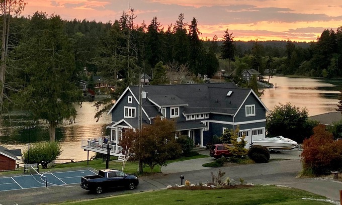 Gig Harbor House | Luxurious Retreat on Wollochet Bay