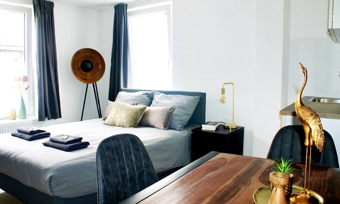 Tilburg House | Luxurious room, newly renovated bathroom, free use of kitchen en washer, and easy to go to the unive