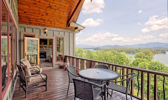 Young Harris House | Luxurious Sanctuary Summit - By Chatuge Home Concierge | Incredible Mountain & Lake Chatuge Views | Sleeps 19 | 6BR Retreat, fire pit, ping pong