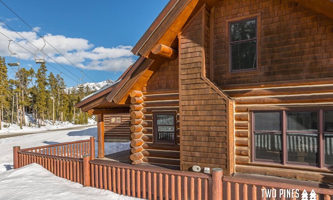 Powder Ridge Cabin | Luxurious Ski-in and Ski Out Log Cabin! Near the Resort with a Private Patio, Ho