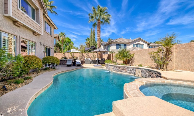 Spring Valley House | Luxurious Summerlin S. 6BR/4BA Chef Kitchen, Saltwater Pool/Jacuzzi, w/Cleaner