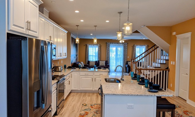 Sunset Island House | Luxurious Sunset Island 5 Bedroom Townhouse Great Resort Amenities & Pools