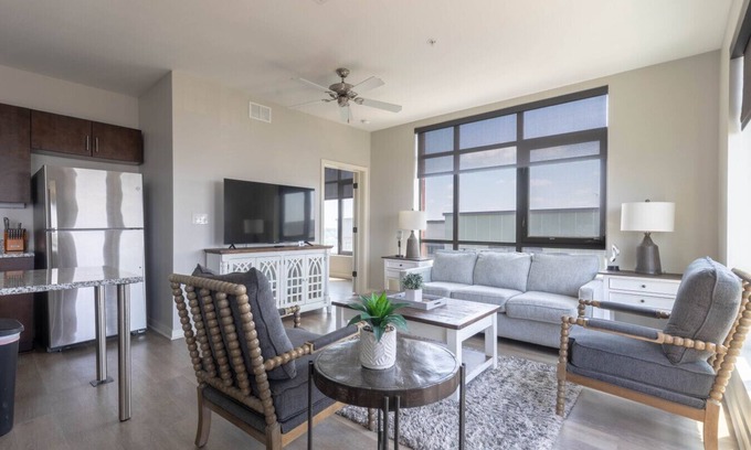 Rolling Mill Hill Condo | Luxurious Top Floor 2 Br 2 Ba Downtown Condo-#604