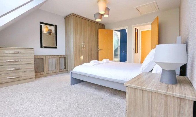 Clayton House | Luxurious Townhouse In Central Manchester