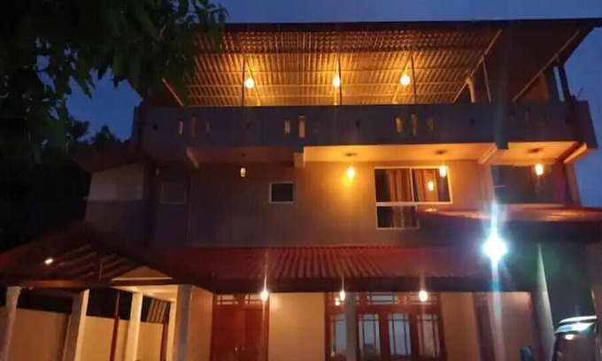 Kamburugamuwa House | Luxurious Twin Comfort at Hotel Kuma's