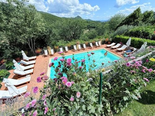 Spoleto House | Luxurious Umbrian Retreat for 10 with Private Terrace and Pool