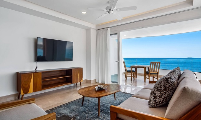 Mismaloya Apartment | Luxurious upscale condo w/wraparound oceanfront view & shared pool