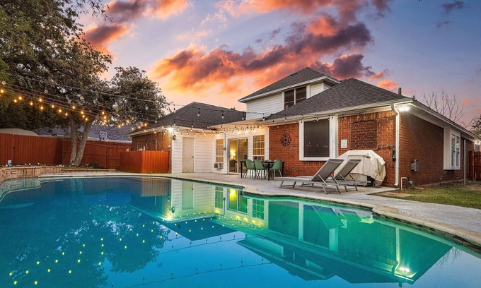 North Richland Hills House | Luxurious 5 Bedroom Retreat with Pool!