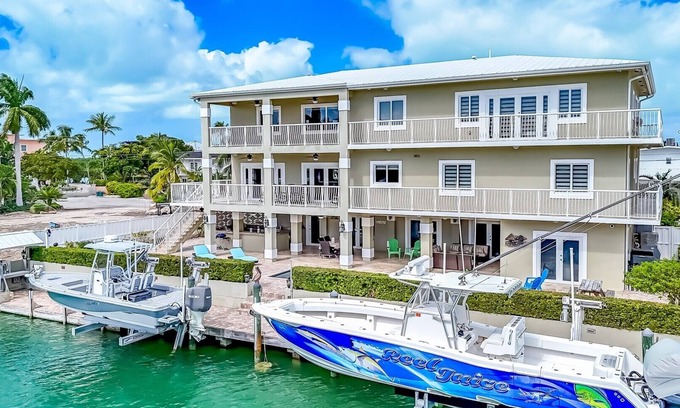 Venetian Shores House | Luxurious Venetian Shores Pool Paradise - Your Dream Getaway Awaits!