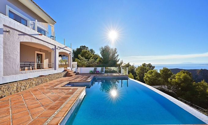 Almunecar Villa | Luxurious villa - 7 min from the beach!