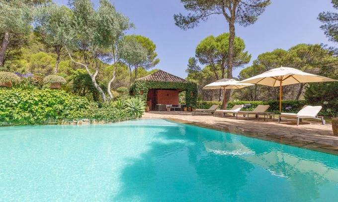 Gaucin House | Luxurious Villa ‘La Casa Roja’ with Pool, Mountain View & Wi-Fi