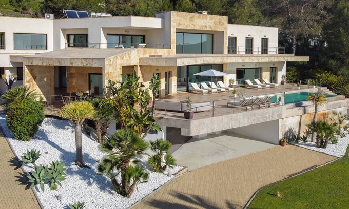 San Roque Villa | Luxurious villa with sea view and an amazing scenery