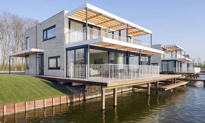 Oranjeplaat Villa | Luxurious villa with a jetty, close to Veerse Meer