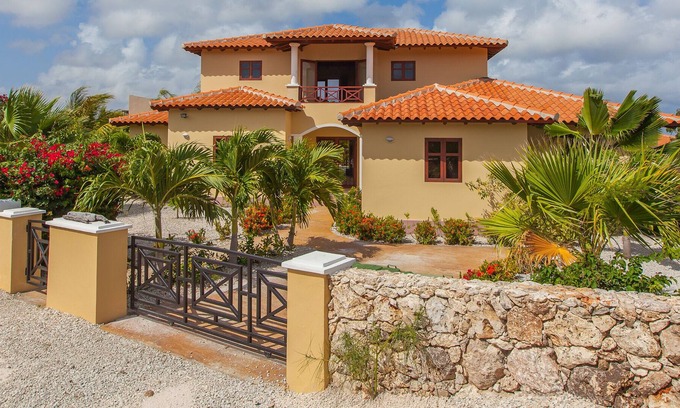 Santa Barbara Villa | Luxurious Villa with Panoramic Ocean View, Private Pool and Car (optional)