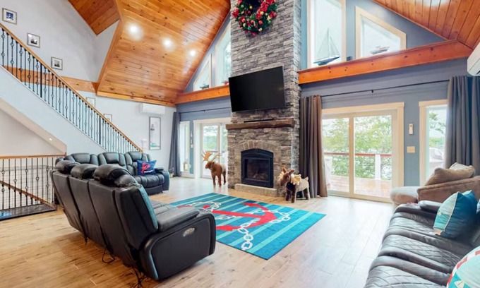 Boothbay House | Luxurious waterfront home with deck, firepit, hot tub, fireplace, & pool table