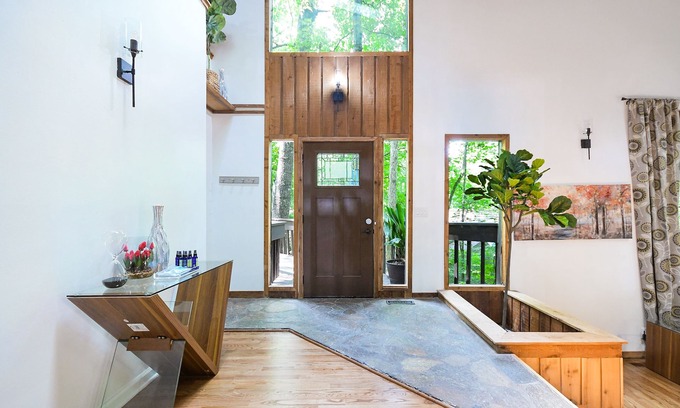 Marietta House | Luxurious wood Cabin in the heart of the city