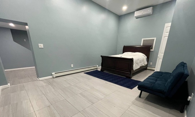 Hempstead House | Luxuriously Confidential Suite with Private Entrance