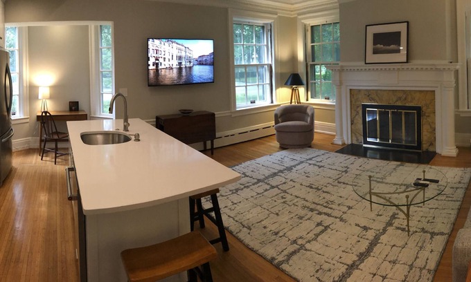 East Avenue Apartment | Luxuriously Remodeled 1BD Apt in Historic 1906 Mansion