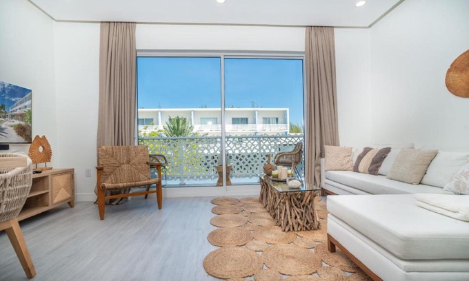 Seven Mile Beach Apartment | Luxury 1 bed apartment near Seven Mile Beach at The Grove - Villa Zen