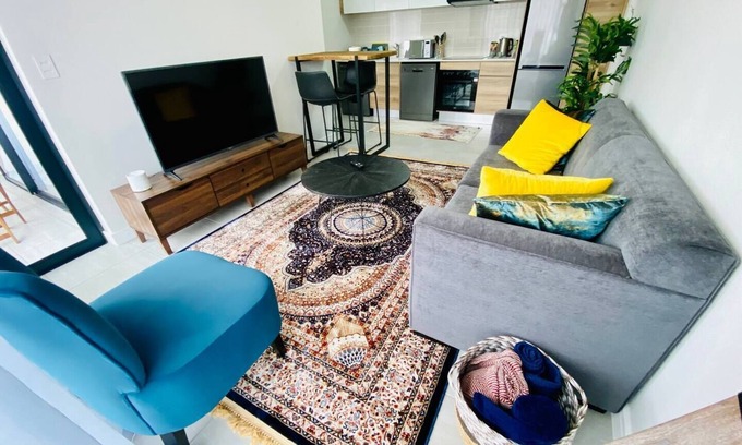 Woodmead Apartment | Luxury 1 Bed in Waterfall with Back-Up Power