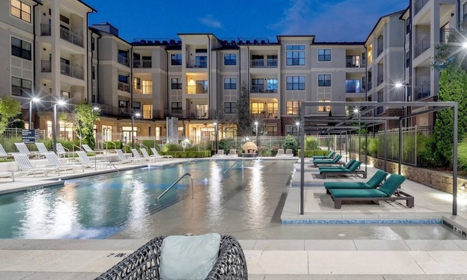 Buford Highway Apartment | Luxury 1-bedroom apartment in close to Midtown Atlanta - WiFi, pool, and gym