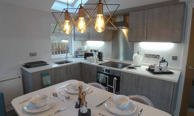 Oldham Ski Chalet | Luxury 1 Bedroom Chalet, Wood Fired Hot Tub, private parking and free WIFI.