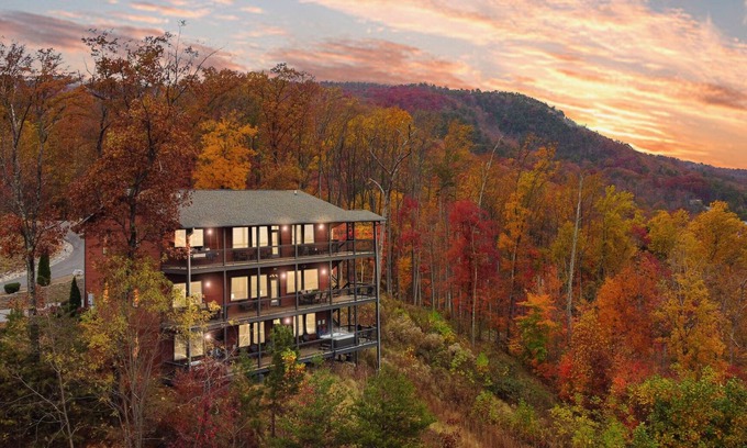 Bluff Mountain Cabin | Luxury 10BR/12BA Cabin w/Indoor Pool, 2 Hot Tubs, Arcade, & Theater! Mountain Views!