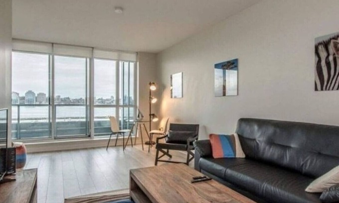 Downtown Apartment | Luxury 1BR Apt with City Views – Walk to Alderney