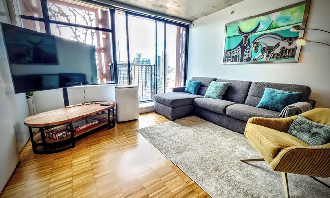 Gastown Apartment | Luxury 1BR Gastown Condo | Water Views + Contactless Check-In | Parking Nearby