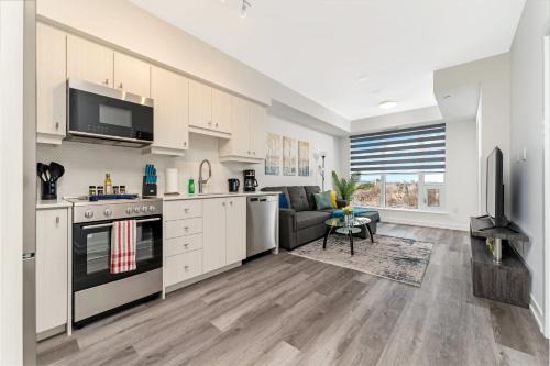 Kitchener Apartment | Luxury 1BR King Bed Unit - Private Balcony