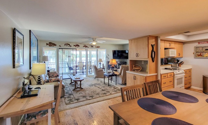 Welaka Condo | Luxury 1BR Waterfront Condo on St Johns River