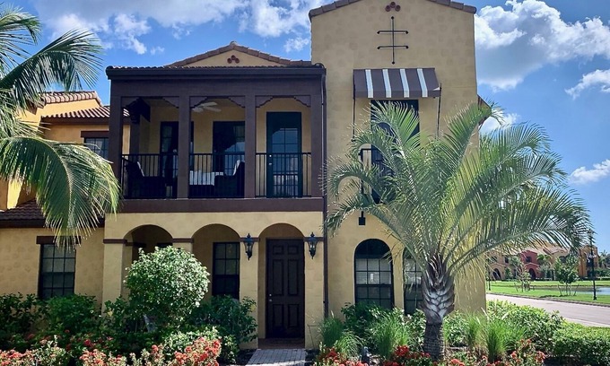 Biggar Apartment | Luxury 2/2 Paseo Condo on Quad with Balconies overlooking Park and Pond