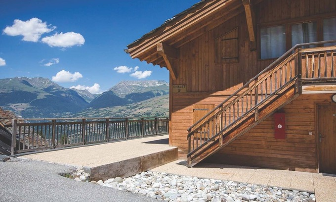 Bellentre Apartment | Luxury 2 bedroom apartment within a chalet, 55m2 in village location Les Coches