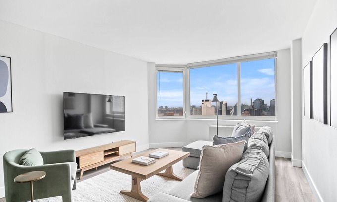 Midtown West Apartment | Luxury 2 bed 2 bath in Time Squeare