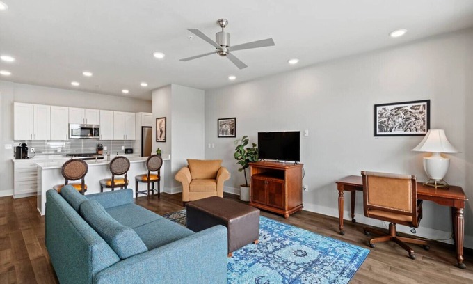 Saint Claude Condo | Luxury 2 Bed 2 Bath Condo In Bywater with Pool!