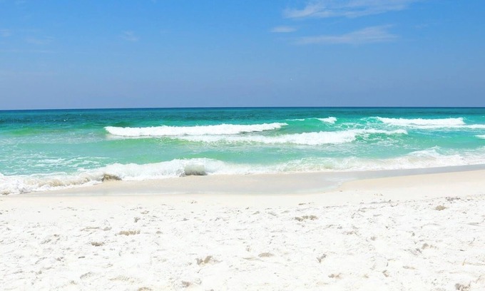 Ono Island House | Luxury 2 Bed- 80" TV- Pet Friendly- 3 mi. to Johnson Beach