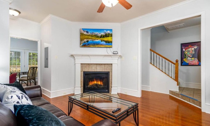 Meriwether Apartment | Luxury 2 Bed Condo full Kitchen Located Midtown