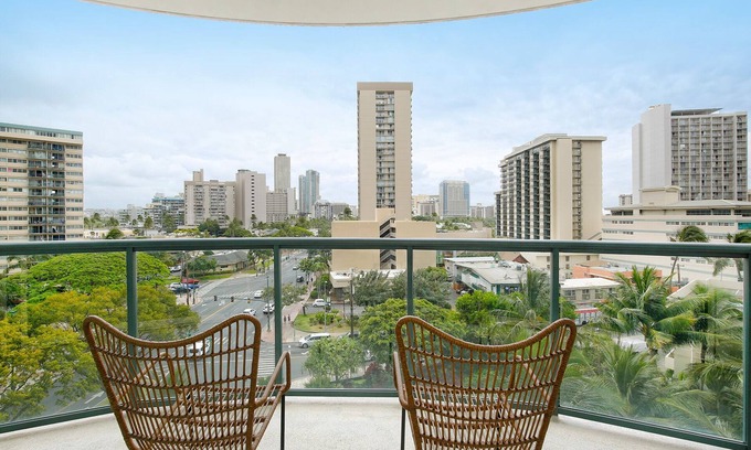 Waikiki Condo | LUXURY 2-Bed Condo, Kitchen, Wi-Fi, Parking, W/D, AC, LEGAL Monthly Rental!