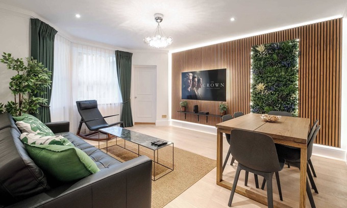 Queen's Gate Apartment | Luxury 2 Bed Flat in South Ken, at the ♥️ of Central London, w/Air Con