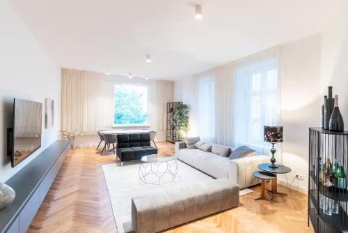 Hasselborn Apartment | Luxury 2 Bedroom Apt in - Berlin