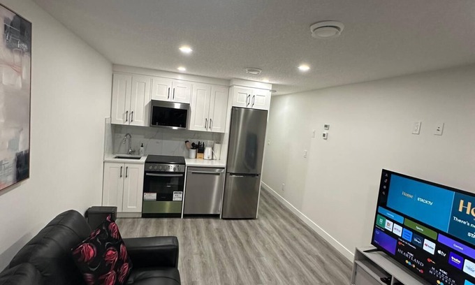Calgary Apartment | Luxury 2 Bedroom Basement Suite in NW, Calgary