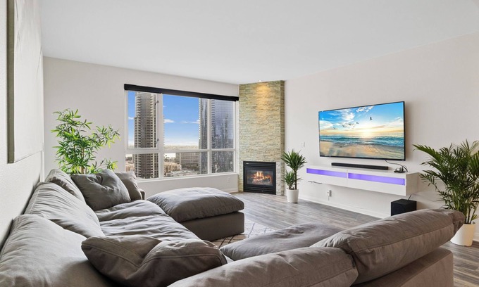 Columbia Condo | Luxury 2-bedroom condo with ocean views in Little Italy.