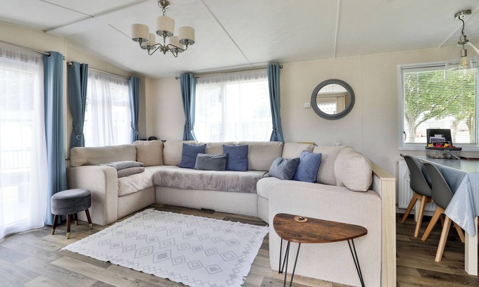 St. Andrews House | Luxury 2 bedroom holiday home with sea views. Family friendly, walkable to town