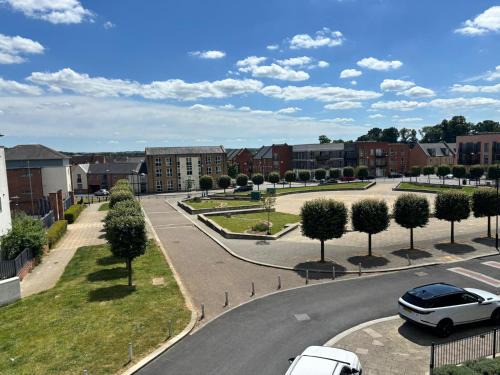 Upton Apartment | Luxury 2 Bedroom Northampton Townhouse with Balcony