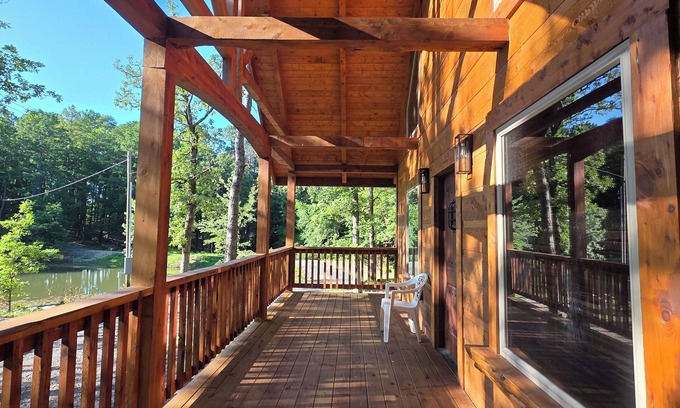 Board Camp Cabin | Luxury 2-bedroom plus loft cabin with WiFi and AC three miles to Wolf Pen Gap