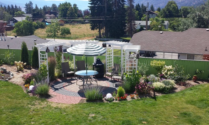 Central Okanagan House | Luxury 2 Bedroom Suite, Private Garden with Mountain View. Very quiet