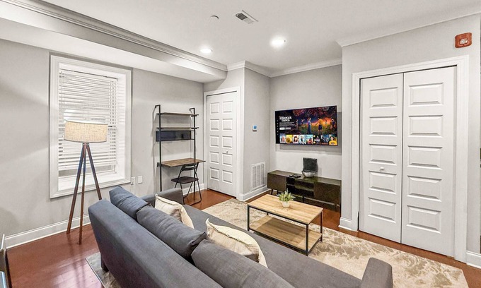 Southwark Apartment | Luxury 2BD | 3 Beds | Queens Village